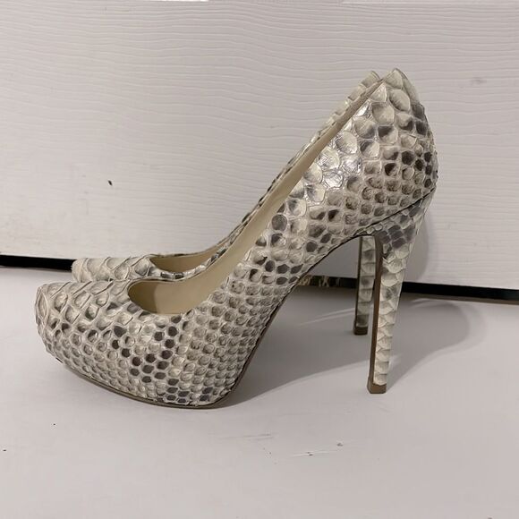Elegant Snakeskin Patterned High Heels - Picture 3 of 7